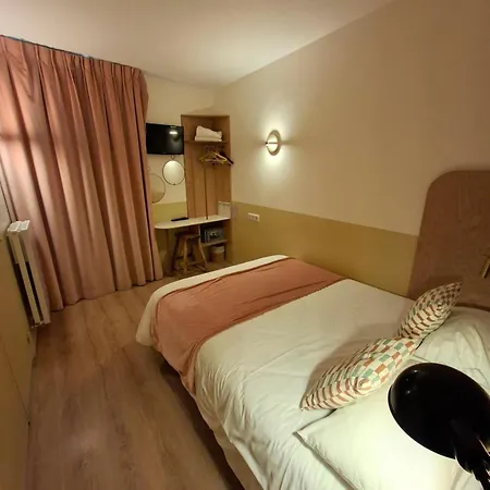 Caulaincourt Montmartre By Hiphophostels *