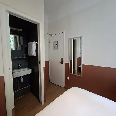 Hostel Caulaincourt Montmartre By Hiphophostels